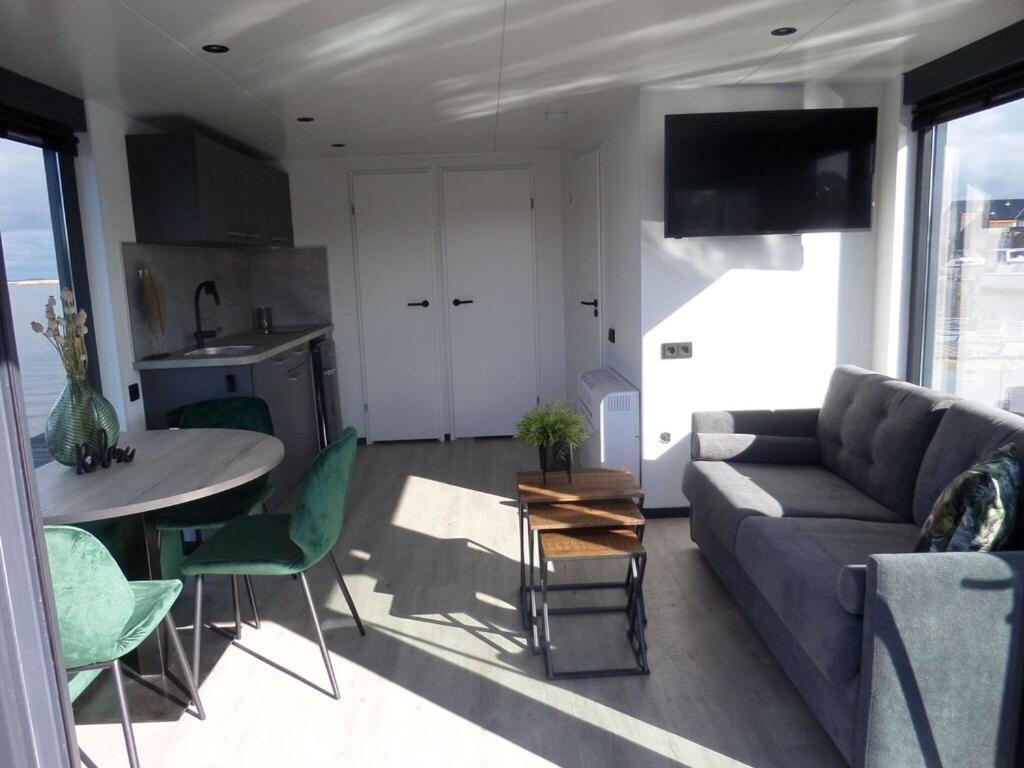 Modern Houseboat With Air Conditioning Located In Marina Uitgeest Luaran gambar