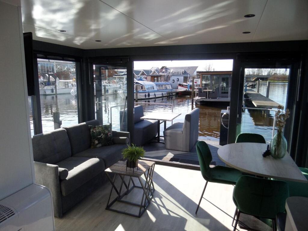Modern Houseboat With Air Conditioning Located In Marina Uitgeest Luaran gambar