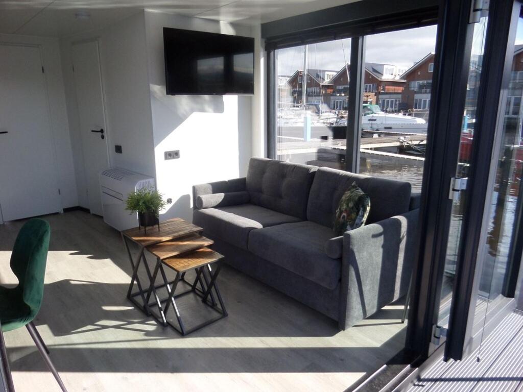 Modern Houseboat With Air Conditioning Located In Marina Uitgeest Luaran gambar