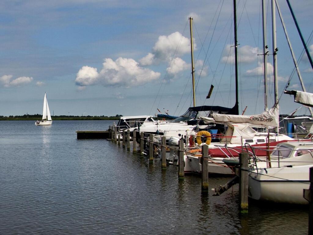 Modern Houseboat With Air Conditioning Located In Marina Uitgeest Luaran gambar